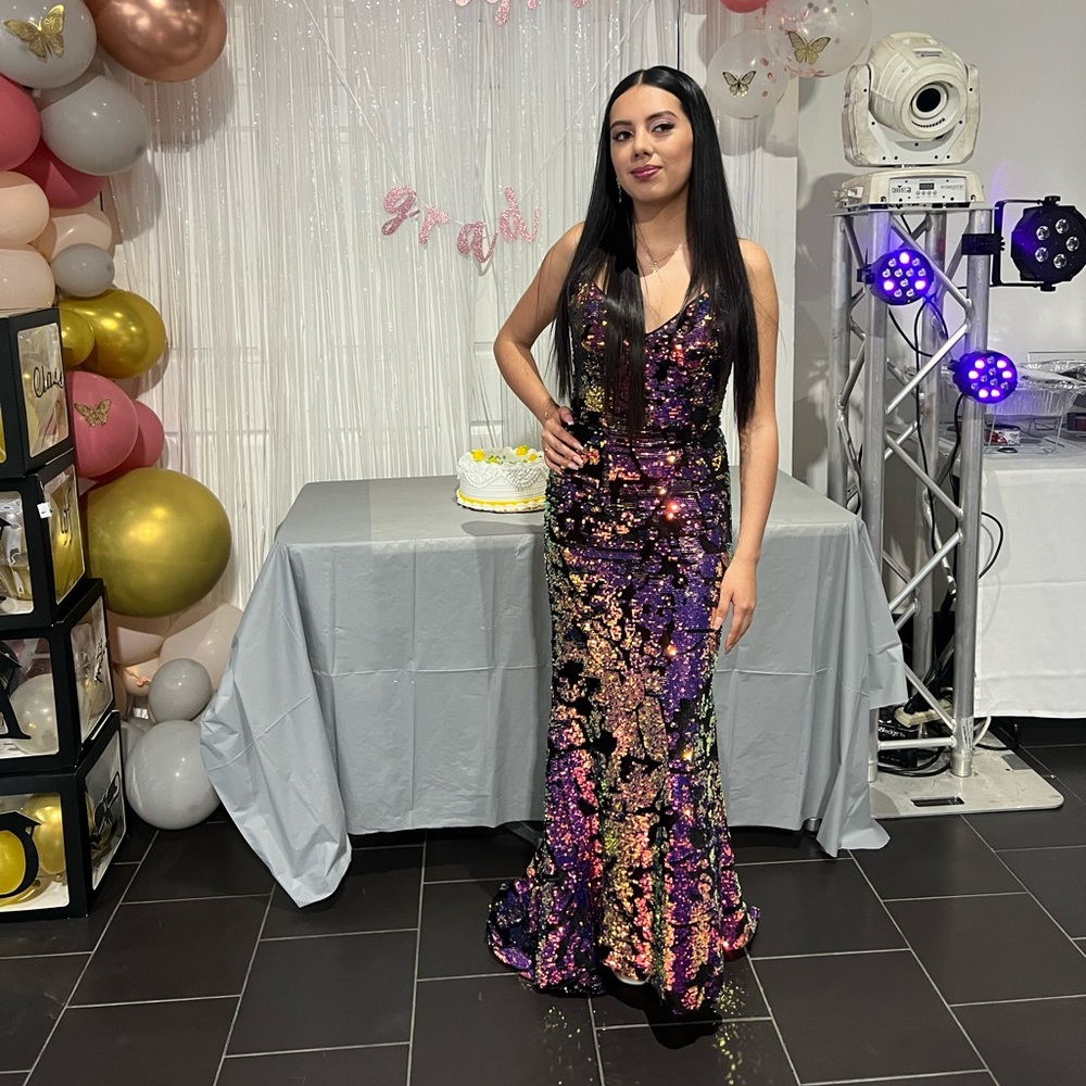 Prom dress - Picture 2 of 5